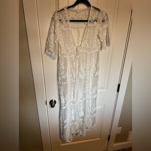 Elegant White Lace Women’s Robe